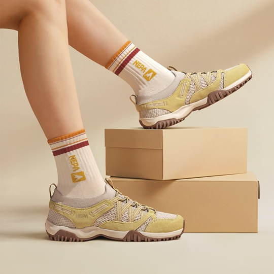 여성 클라라 하이킹