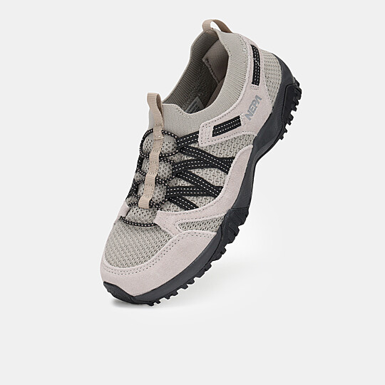 여성 클라라 하이킹