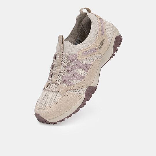 여성 클라라 하이킹