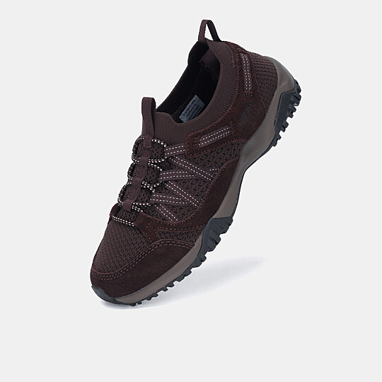 여성 클라라 하이킹