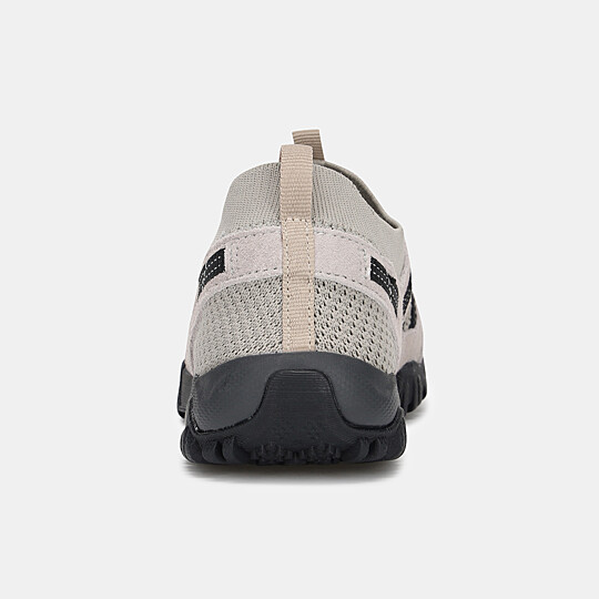 여성 클라라 하이킹