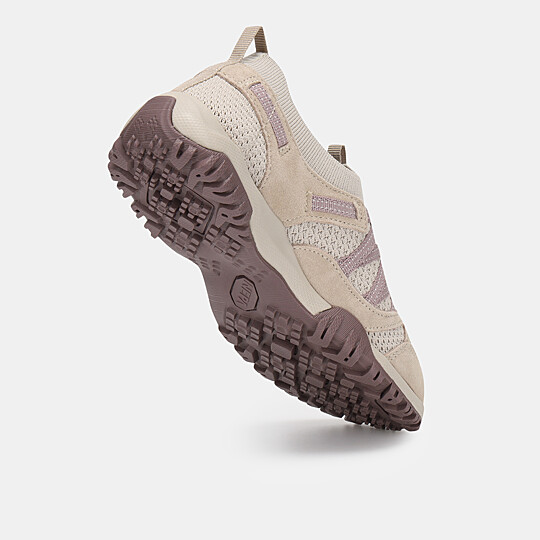 여성 클라라 하이킹